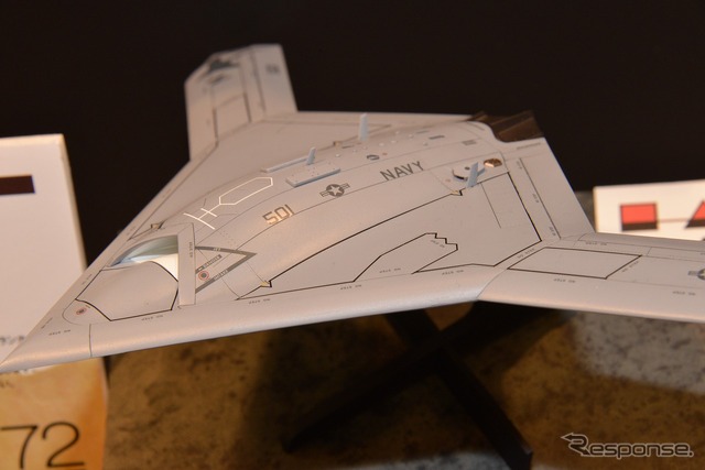 1/72 アメリカ海軍 無人爆撃機 X-47B 飛行状態(スタンド付属)