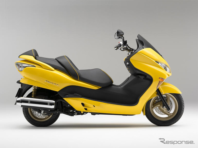 ホンダ、フォルツァZ のSパッケージを一部改良