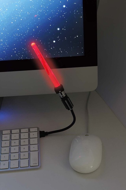 ［写真1］ ナポレックス『USBフレキライト　＜ダース・ベイダー＞』©&TM Lucasfilm Ltd.