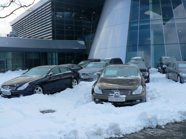 雪のメルセデスベンツセンター…写真蔵