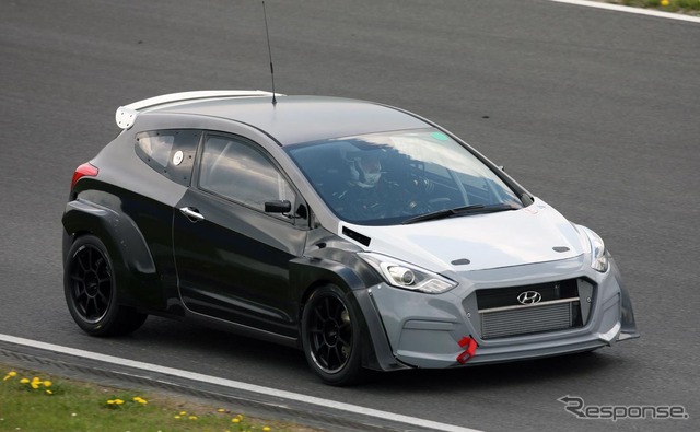ヒュンダイi30 2.0 ターボの開発車両