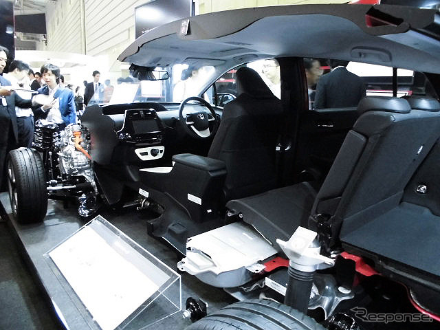 プリウスのカットモデルを紹介したトヨタ（人とくるまのテクノロジー展2016横浜）