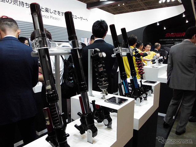インテリジェント・エレクトロニク・コントロール・アダプティブ・サスペンションやスーパースポーツカー用ハイポイドギヤなどを公開したショーワ(人とくるまのテクノロジー展2016横浜)