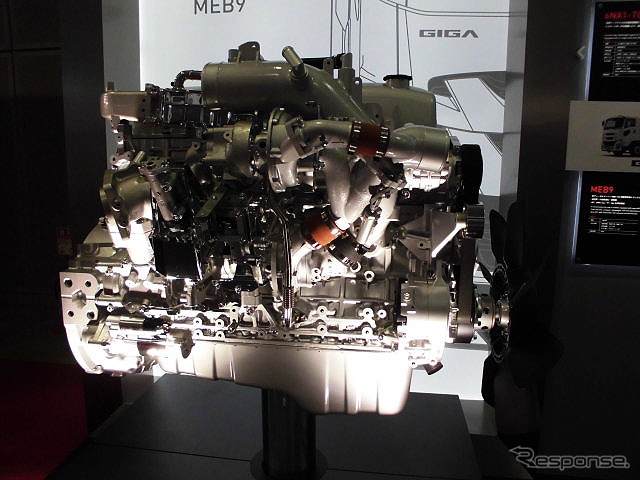 いすゞは、エンジンの6UZ1-TCS、6UV1-CNG、6NX1-TCS、RZ4E-TCや、トランスミッションのMEB9、MVL6などを展示(人とくるまのテクノロジー展2016横浜)