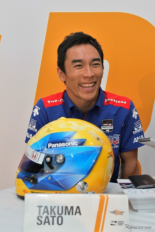 佐藤琢磨、決勝用スペシャルカラーのヘルメットを公開（第100回インディ500）