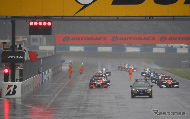 レースはSCランのまま、実質8周で終了した。