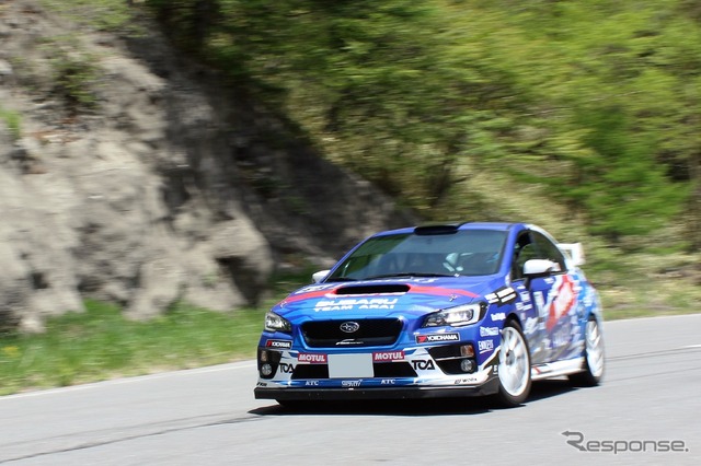 スバルWRX STI ラリーカー ドライバーは新井敏弘選手