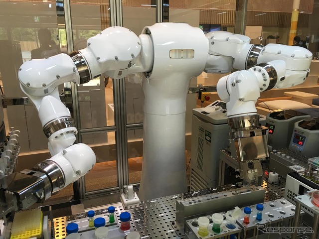 薬品開発用ヒューマノイド・ロボット「まほろ」