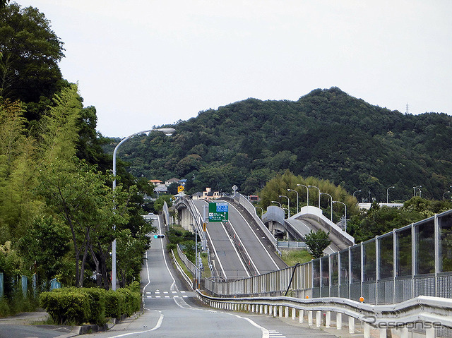 伊勢神宮、内宮と外宮を結ぶ旧街道・古市参宮街道を歩く。遊郭の名残、麻吉旅館も訪ねることに(AIR & BUS成田発伊勢行きツアー)