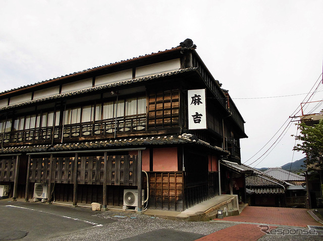 伊勢神宮、内宮と外宮を結ぶ旧街道・古市参宮街道を歩く。遊郭の名残、麻吉旅館も訪ねた(AIR & BUS成田発伊勢行きツアー)