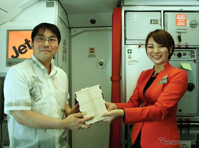ジェットスター・ジャパンとウィラートラベルがコラボした「AIR & BUS成田発伊勢行きツアー」。1日だけの限定フライトGK881便(A320 JA10JJ、成田→中部)の機内