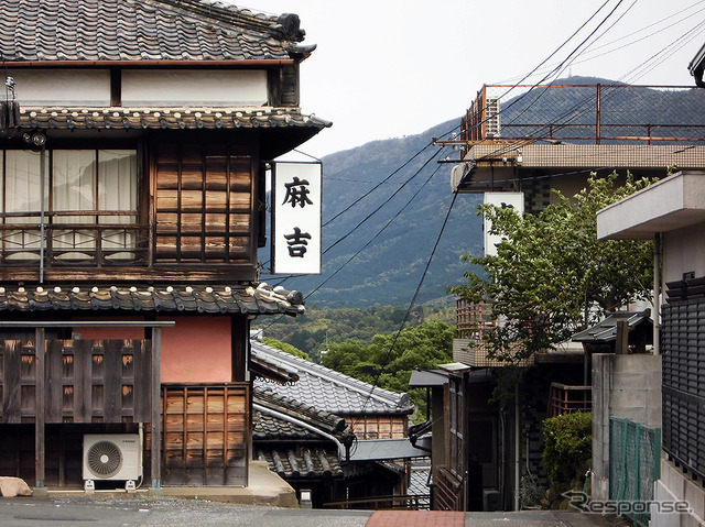 伊勢神宮、内宮と外宮を結ぶ旧街道・古市参宮街道を歩く。遊郭の名残、麻吉旅館も訪ねた(AIR & BUS成田発伊勢行きツアー)