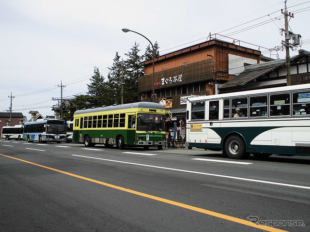 伊勢神宮、内宮と外宮を結ぶ旧街道・古市参宮街道を歩く。猿田彦神社や麻吉旅館を訪ねた（AIR & BUS成田発伊勢行きツアー）