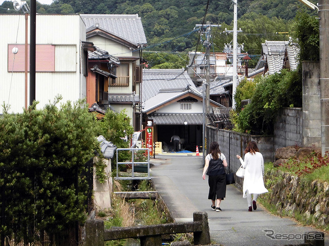 伊勢神宮、内宮と外宮を結ぶ旧街道・古市参宮街道を歩く。江戸時代のにぎわいを感じる猿田彦神社や麻吉旅館へ(AIR & BUS成田発伊勢行きツアー)