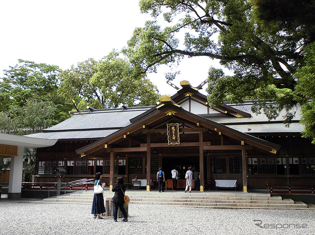 伊勢神宮、内宮と外宮を結ぶ旧街道・古市参宮街道を歩く。江戸時代のにぎわいを感じる猿田彦神社や麻吉旅館へ(AIR & BUS成田発伊勢行きツアー)