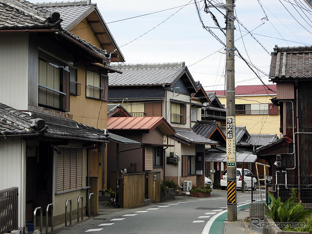 伊勢神宮、内宮と外宮を結ぶ旧街道・古市参宮街道を歩く。江戸時代のにぎわいを感じる猿田彦神社や麻吉旅館へ(AIR & BUS成田発伊勢行きツアー)
