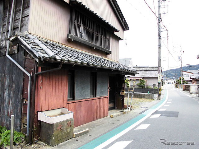 伊勢神宮、内宮と外宮を結ぶ旧街道・古市参宮街道を歩く。江戸時代のにぎわいを感じる猿田彦神社や麻吉旅館へ(AIR & BUS成田発伊勢行きツアー)