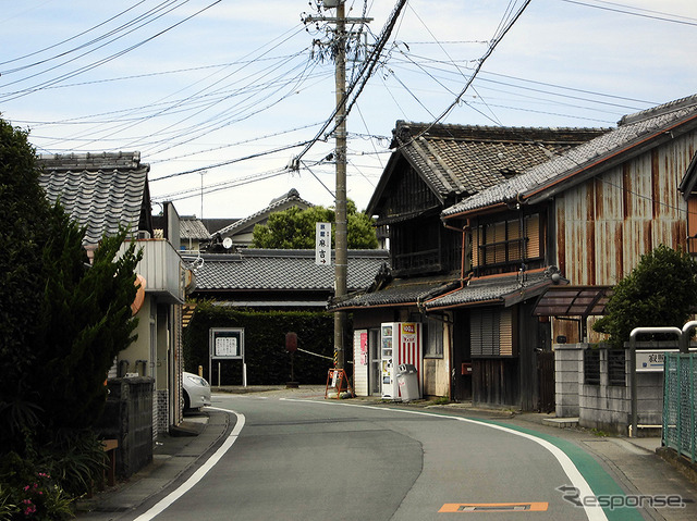 伊勢神宮、内宮と外宮を結ぶ旧街道・古市参宮街道を歩く。江戸時代のにぎわいを感じる猿田彦神社や麻吉旅館へ(AIR & BUS成田発伊勢行きツアー)