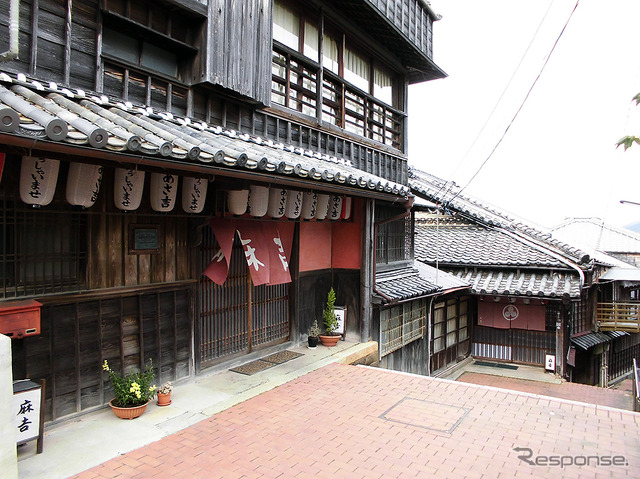 伊勢神宮、内宮と外宮を結ぶ旧街道・古市参宮街道を歩く。江戸時代のにぎわいを感じる猿田彦神社や麻吉旅館へ(AIR & BUS成田発伊勢行きツアー)
