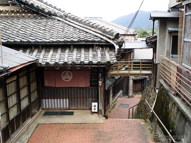伊勢神宮、内宮と外宮を結ぶ旧街道・古市参宮街道を歩く。江戸時代のにぎわいを感じる猿田彦神社や麻吉旅館へ(AIR & BUS成田発伊勢行きツアー)