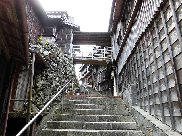 伊勢神宮、内宮と外宮を結ぶ旧街道・古市参宮街道を歩く。江戸時代のにぎわいを感じる猿田彦神社や麻吉旅館へ(AIR & BUS成田発伊勢行きツアー)