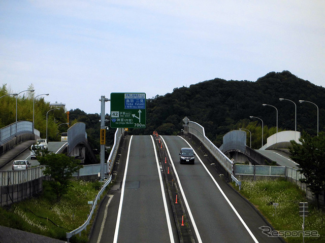 伊勢神宮、内宮と外宮を結ぶ旧街道・古市参宮街道を歩く。江戸時代のにぎわいを感じる猿田彦神社や麻吉旅館へ(AIR & BUS成田発伊勢行きツアー)