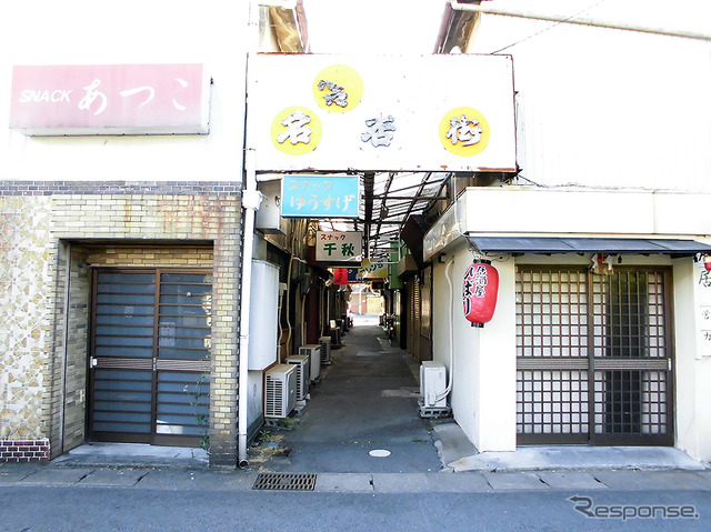 「出張客や地元の人で夜な夜なにぎわう一角」という宮町エリア（AIR & BUS成田発伊勢行きツアー）