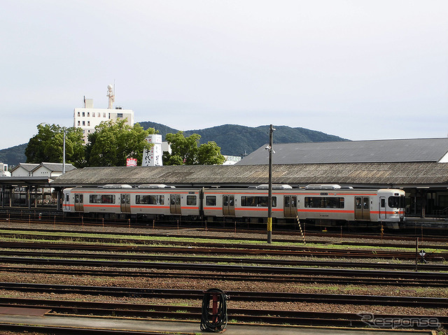 JR参宮線はキハ40が姿を消し、新しいキハ25が活躍(AIR & BUS成田発伊勢行きツアー)