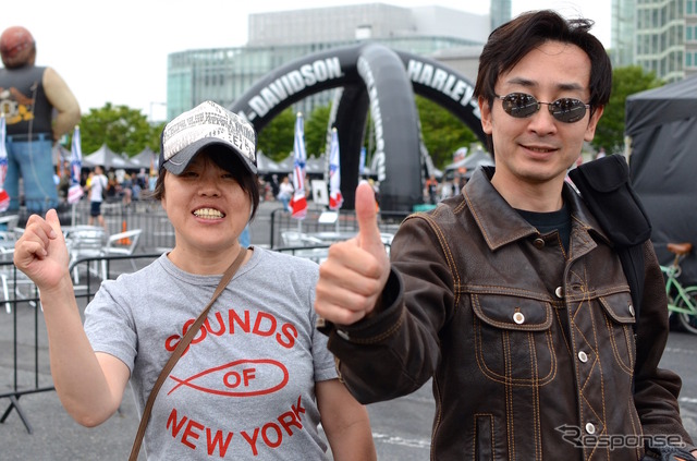 夫婦でハーレーに乗る伊藤さん。「いろいろな機種に気兼ねなく乗れて、よかった」と話してくれた。
