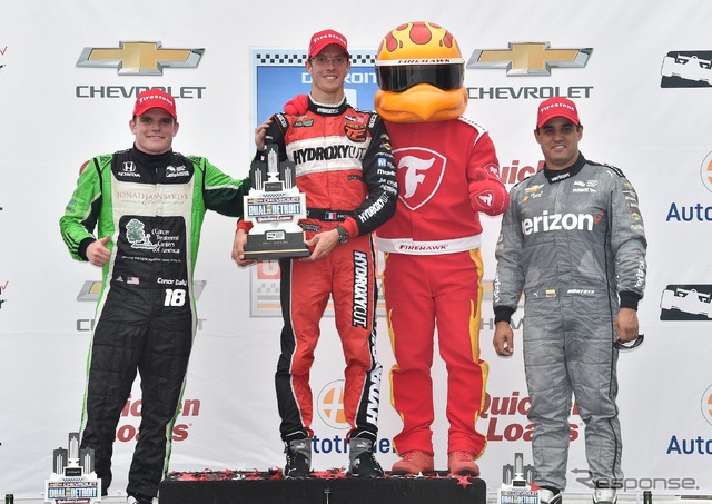 左から2位デイリー、優勝ブルデー、3位モントーヤ。