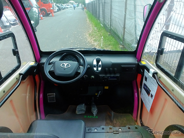 会場スタッフの足として活躍していたEV、櫻星『88C』(レッドブル・エアレース千葉2016、幕張海浜公園)