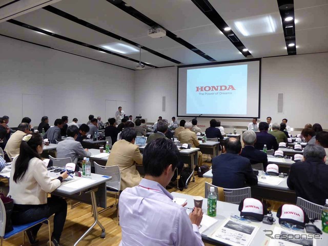 見学会は自動車関係メディアを集めて開かれた