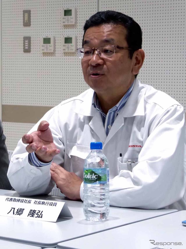 インタビューに答える八郷隆弘社長