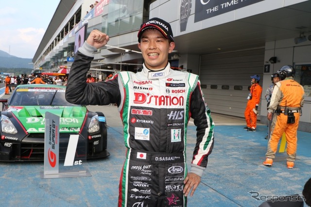GT500クラス優勝のKONDO RACING 佐々木大樹選手(2015年)