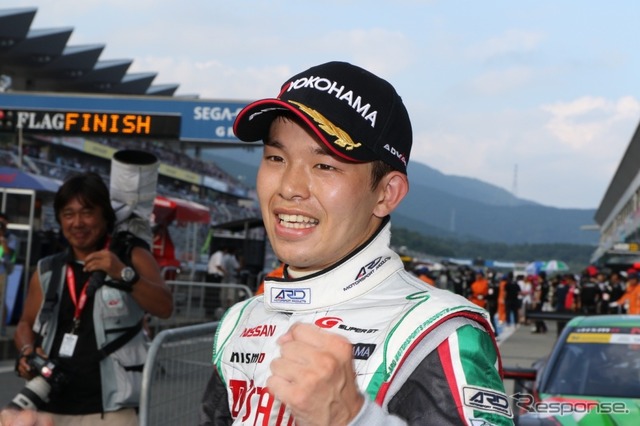 GT500クラス優勝のKONDO RACING 佐々木大樹選手(2015年)