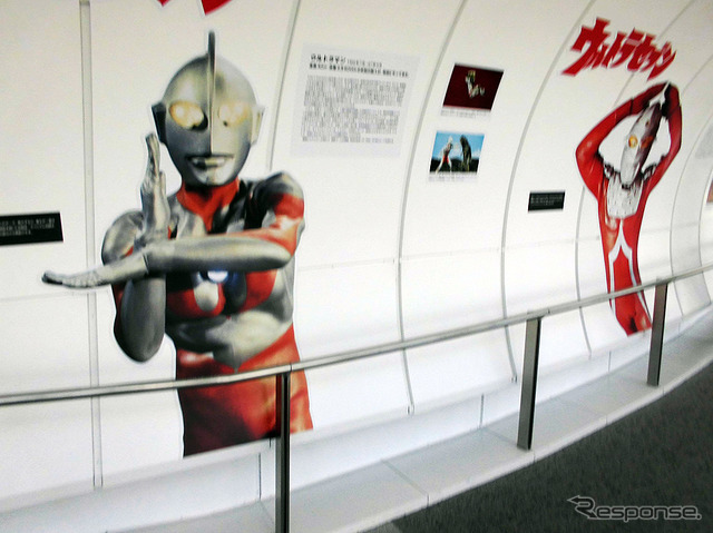 科学特捜隊日本支部に配備されたジェットビートルや、小型ビートルなど、ウルトラマンシリーズの“航空防衛機材”の資料展示もいろいろ(「東京スカイツリー ウルトラ作戦第634号」、6月10日~7月21日)