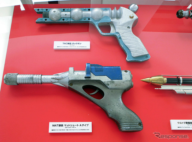 MAT隊員用「マットシュートAタイプ」「タックガン」、ウルトラ警備隊用「ウルトラガン」、ZAT隊員用「ザットガン」、科学特捜隊用「スーパーガン」など(「東京スカイツリー ウルトラ作戦第634号」、6月10日~7月21日)
