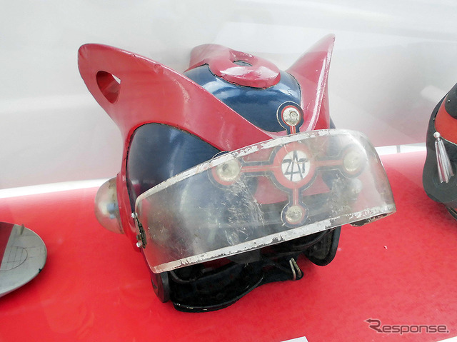 TAC隊員やZAT隊員が着用するヘルメットなどの各小道具も展示された(「東京スカイツリー ウルトラ作戦第634号」、6月10日~7月21日)