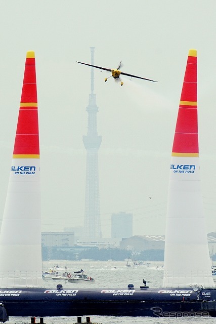 第1戦と第2戦は苦しんだものの、千葉大会では2位に入賞したマルティン・ソンカ選手。元々はチェコ空軍パイロットで、エアロバティックスの経験も豊富だという。