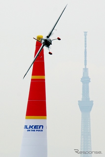 念願の初優勝が母国での大会となった室屋義秀選手。ウイングレットの使用許可はまだ下りないが、代わりに装着したレイクド・ウイングチップは効果を発揮したようだ。