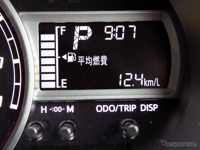 燃費表示をリアルタイムで表示するのでエコ運転に役立つ