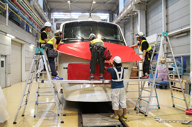 修繕・塗装・ラップ中の東武200系208F