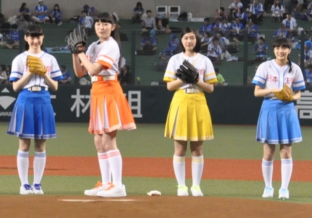 プロ野球交流戦スタート！ライオンズ×ベイスターズでエビ中が「始9式」柏木ひなたさん