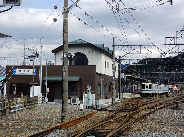 850系3連が止まる葛生駅