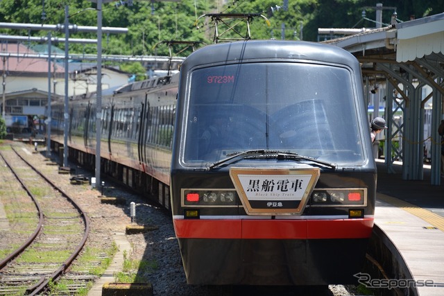 伊豆急行の2100系「リゾート21」。同社が来年導入する「新たな列車」は、「リゾート21」の後継的な車両になるとみられる。