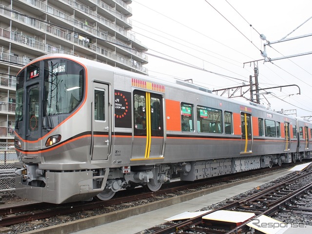 8号車のクモハ323-1。大阪駅基準で天満方の先頭車になる。