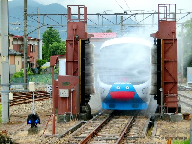 「フジサン特急ミニツアー」と題した運転台見学や洗車機通過体験(写真)も行われる。