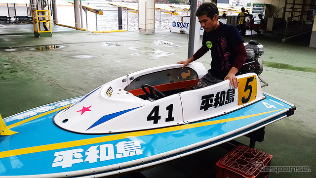 東京都出身、B型、1989年生まれ26歳の今泉友吾選手からアドバイスを受けて乗艇