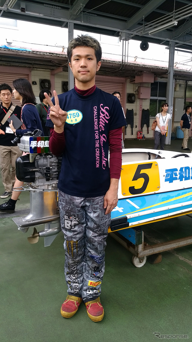 東京都出身、B型、1989年生まれ26歳の今泉友吾選手からアドバイスを受けて乗艇