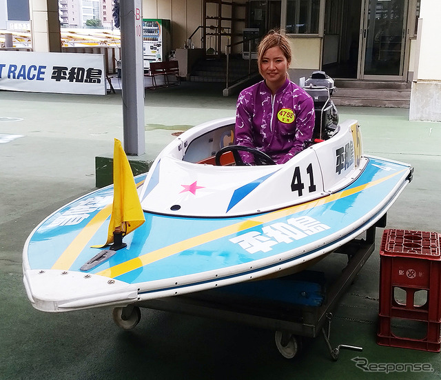 東京都出身、B型、1989年生まれ26歳の富樫麗加選手は「美しすぎるボートレーサー」